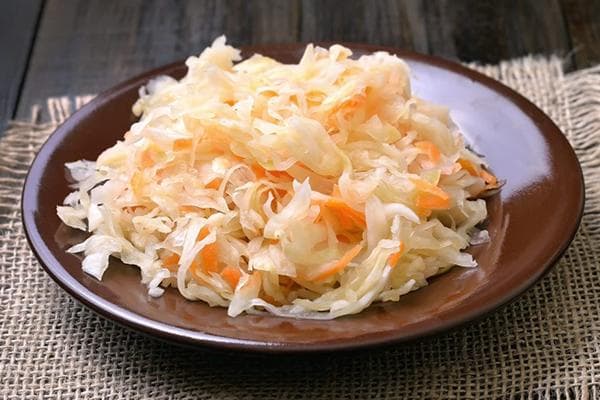 Choucroute dans une assiette