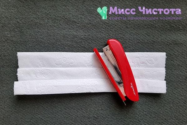 Papier toilette plié en accordéon pour masque