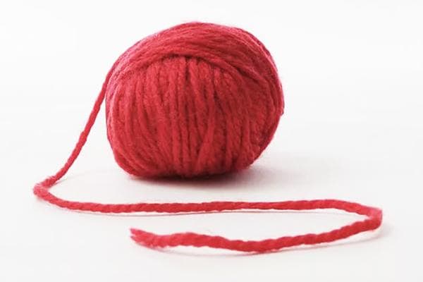 Pelote de laine rouge
