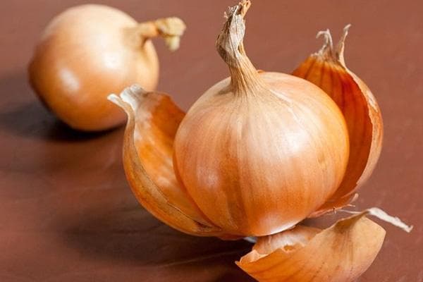 Éplucher les oignons