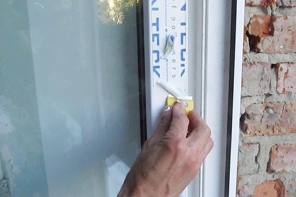 Retirer le film protecteur de la fenêtre