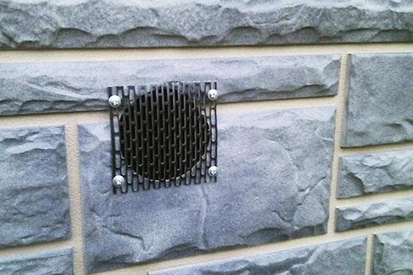 Trou de ventilation dans le sous-sol du garage