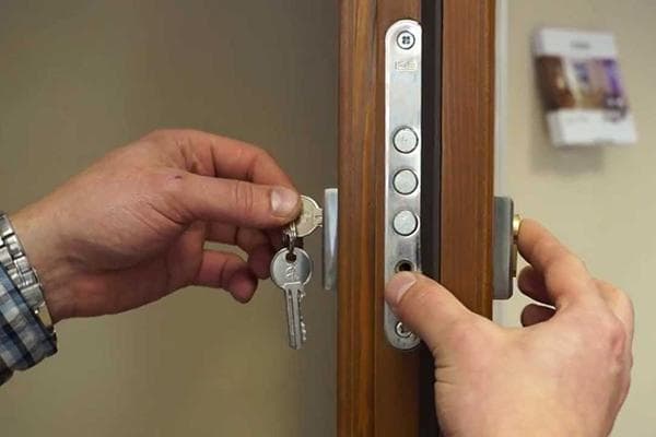 Serrure de porte à cylindre