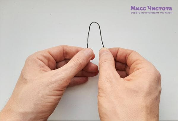 Prenez un support de bureau et redressez-le