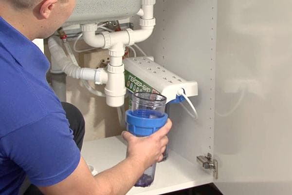 Remplacement de la cartouche filtrante sous l'évier