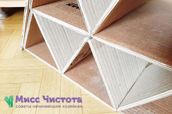 Dispositif de rangement de chaussures en carton