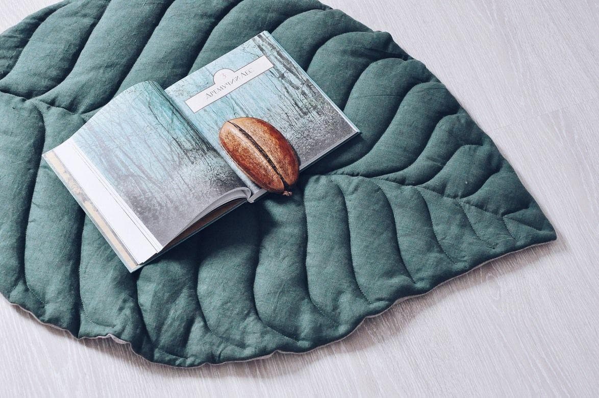Tapis matelassé en forme de feuille