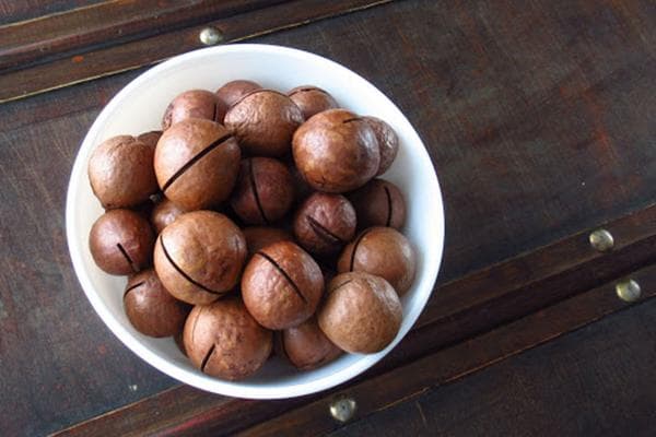 Noix de macadamia en coque