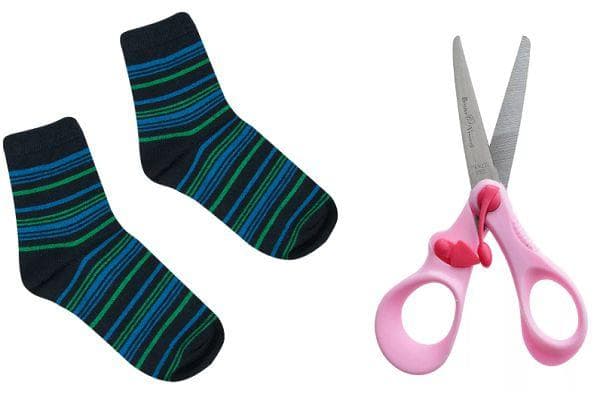chaussettes et ciseaux