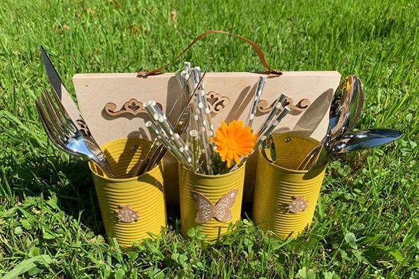 Organisateur fabriqué à partir de boîtes de conserve peintes