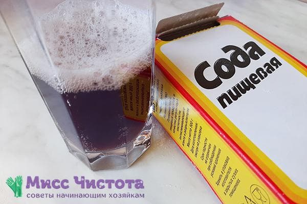 Tester le jus de grenade avec du bicarbonate de soude