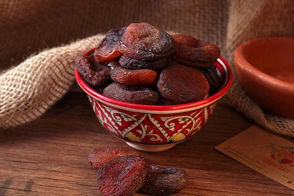 Vase aux abricots secs