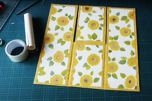 Dispositif en carton pour plier les vêtements