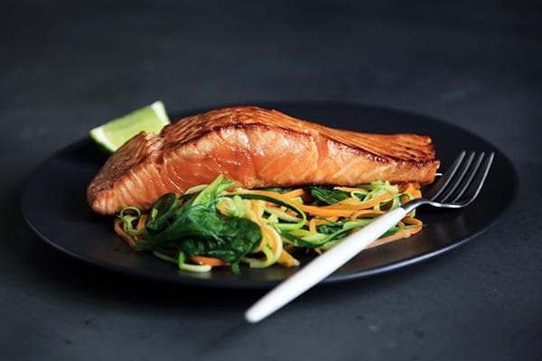 Saumon au four avec légumes