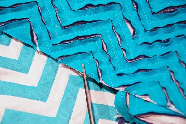 Réalisation d'un tapis selon la technique chenille à partir d'un vieux drap