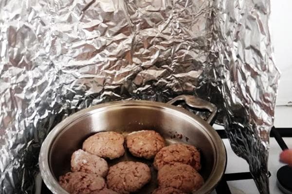 écran en aluminium fait maison pour cuisinière à gaz