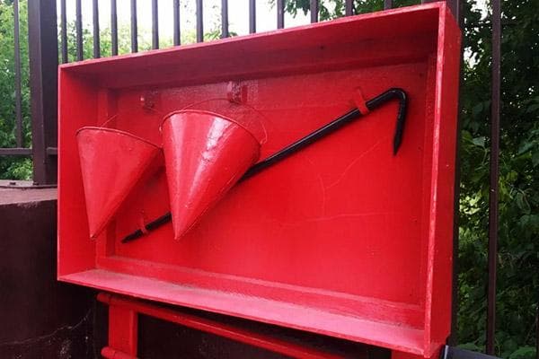 Pare-feu avec seaux en forme de cône