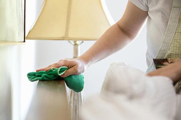 Nettoyage humide dans la chambre