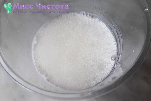 Crème sure après mélange avec de l'eau