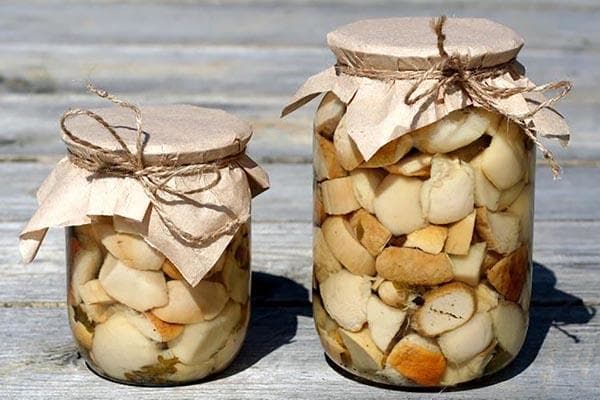 Champignons en bocaux pour l'hiver