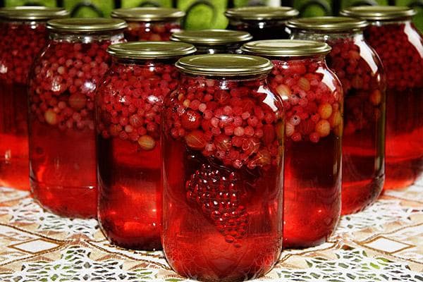 Compote de baies en conserve