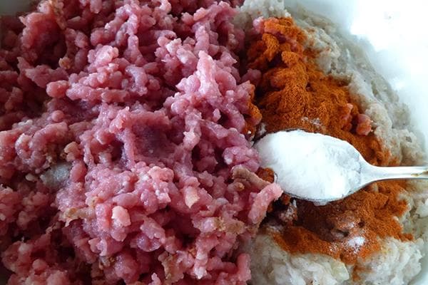 Ajouter du soda aux boulettes de viande hachées