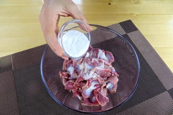 Ajouter du bicarbonate de soude aux gésiers de poulet