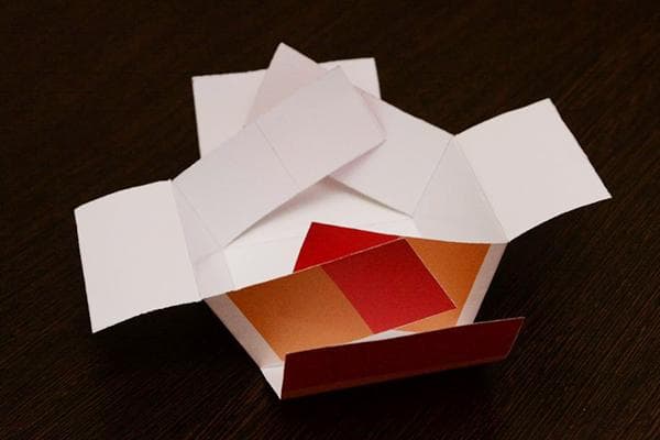 Plier une boîte en papier