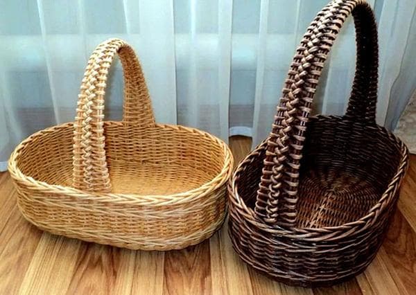 Paniers tissés à partir de tubes de journaux