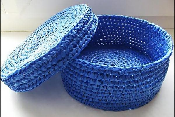 Panier au crochet fabriqué à partir de sacs