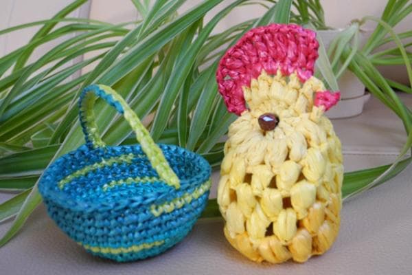 Décoration de Pâques crochetée à partir de sacs en plastique