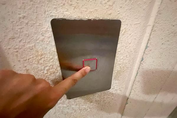 Bouton d'appel d'ascenseur