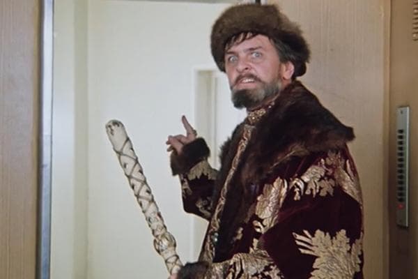 Ivan Vasilyevich dans l'ascenseur - C'est ce que fait la croix vivifiante