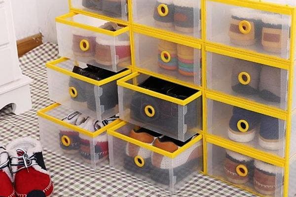 Système de rangement pour chaussures en plastique