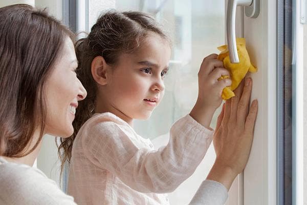Prendre soin d'une fenêtre en plastique