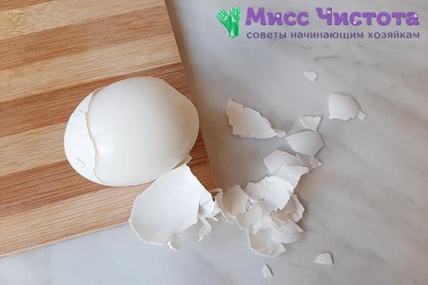 Éplucher un œuf à la coque