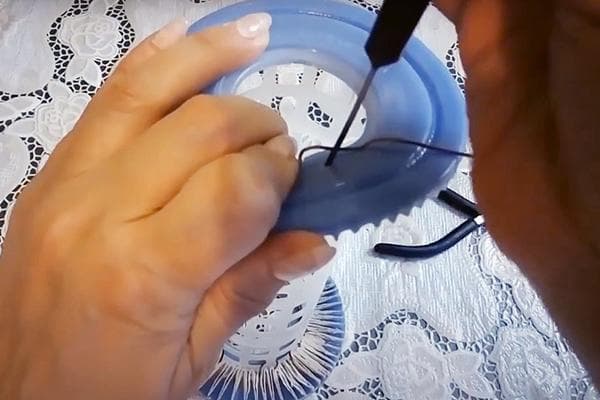 Fixation des pièces de la cartouche avec du fil