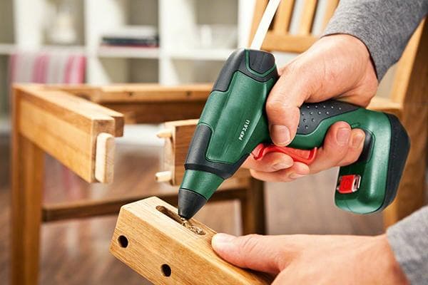 Adhésif thermofusible pour bois