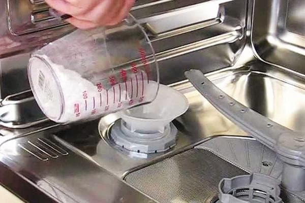 Mettre du sel au lave-vaisselle