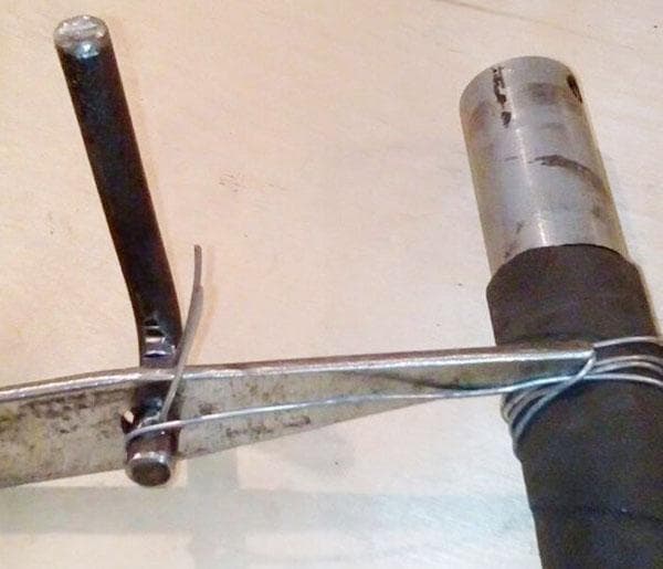 Enrouler le fil à l'aide d'une pince