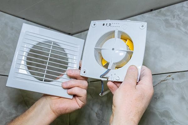 Retirer un ventilateur de salle de bain