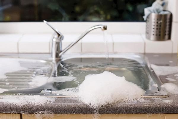 Évier de cuisine bouché