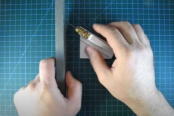 Affûtage manuel d'un foret fin