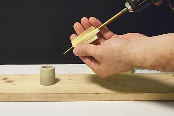 Support pour vis autotaraudeuses en ruban de masquage