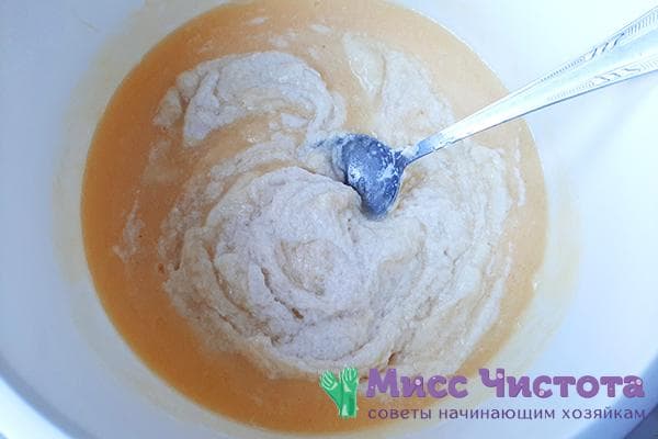 Relier deux parties de pâte à manne