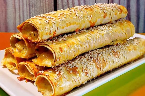 Rouleaux de sésame avec viande et légumes