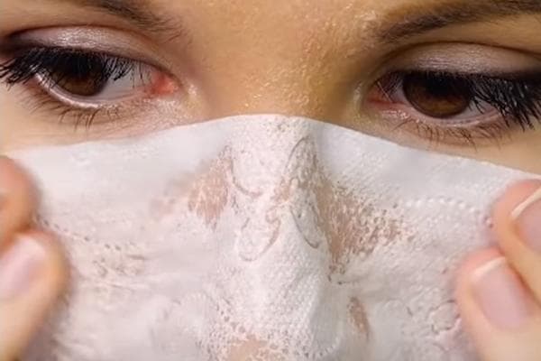 Masque en papier toilette