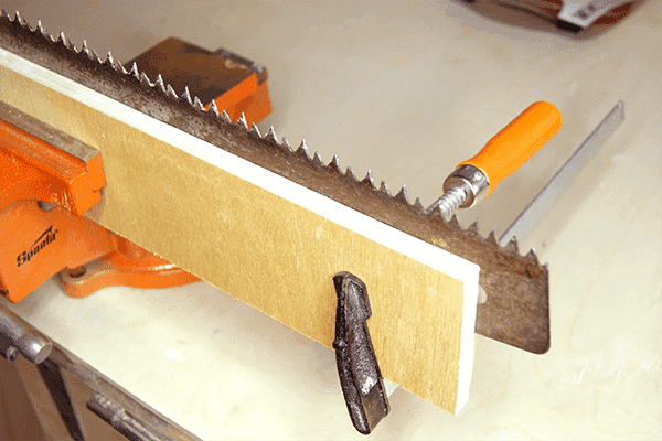 Dispositif d'affûtage de scie à métaux