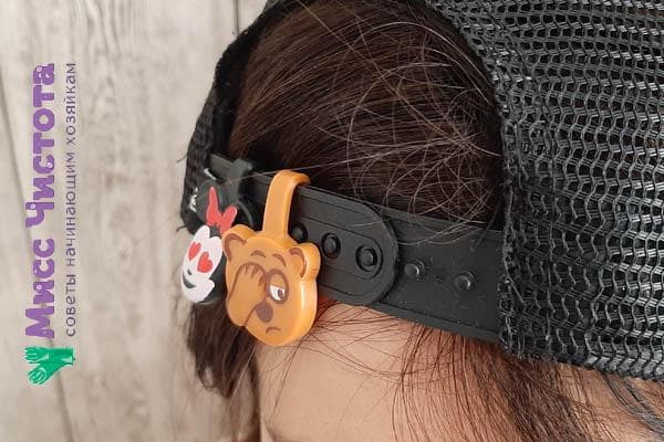 Agrafes sur le capuchon