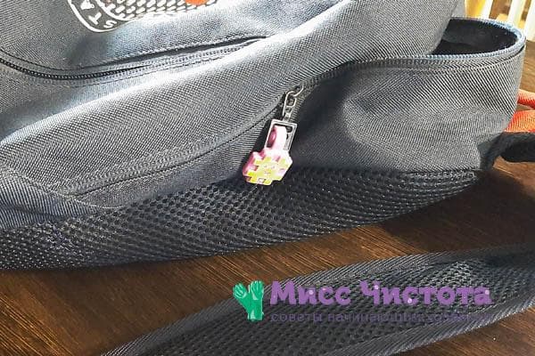 Agrafes sur le sac à dos